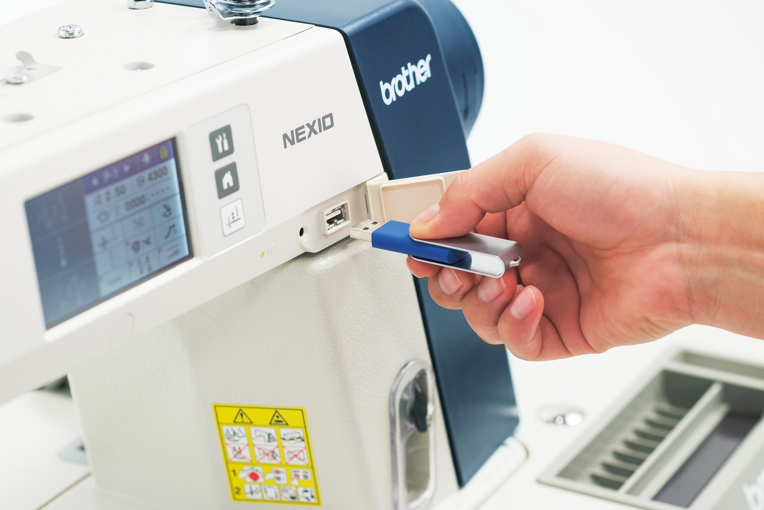 Brother S-7300A NEXIO Standard | Prima lineare al mondo con trasporto DigiFlex