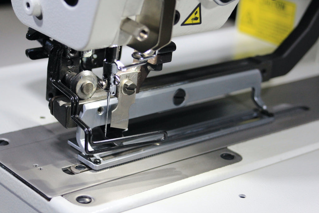 SIMAC 1790 | Asolatrice elettronica a punto annodato con touch screen, Multi-Taglio e 99 modelli personalizzabili