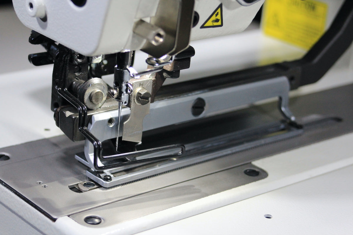 SIMAC 1790 | Asolatrice elettronica a punto annodato con touch screen, Multi-Taglio e 99 modelli personalizzabili