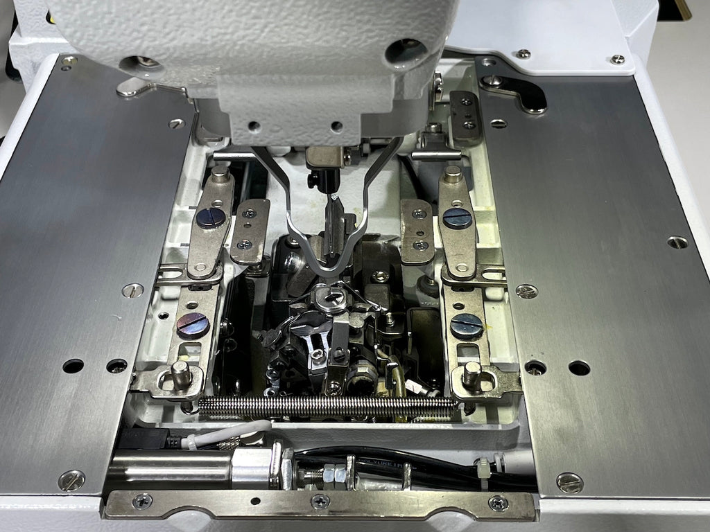 SIMAC 9820 | Occhiellatrice elettronica a catenella doppia con rasafilo superiore e inferiore e 9 programmi memorizzabili