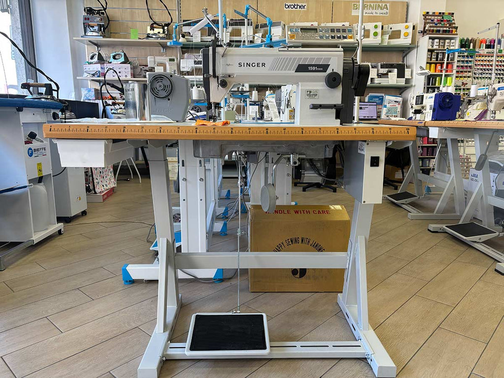 Singer 1591 | Macchina lineare industriale a bagno d'olio con rasafilo automatico