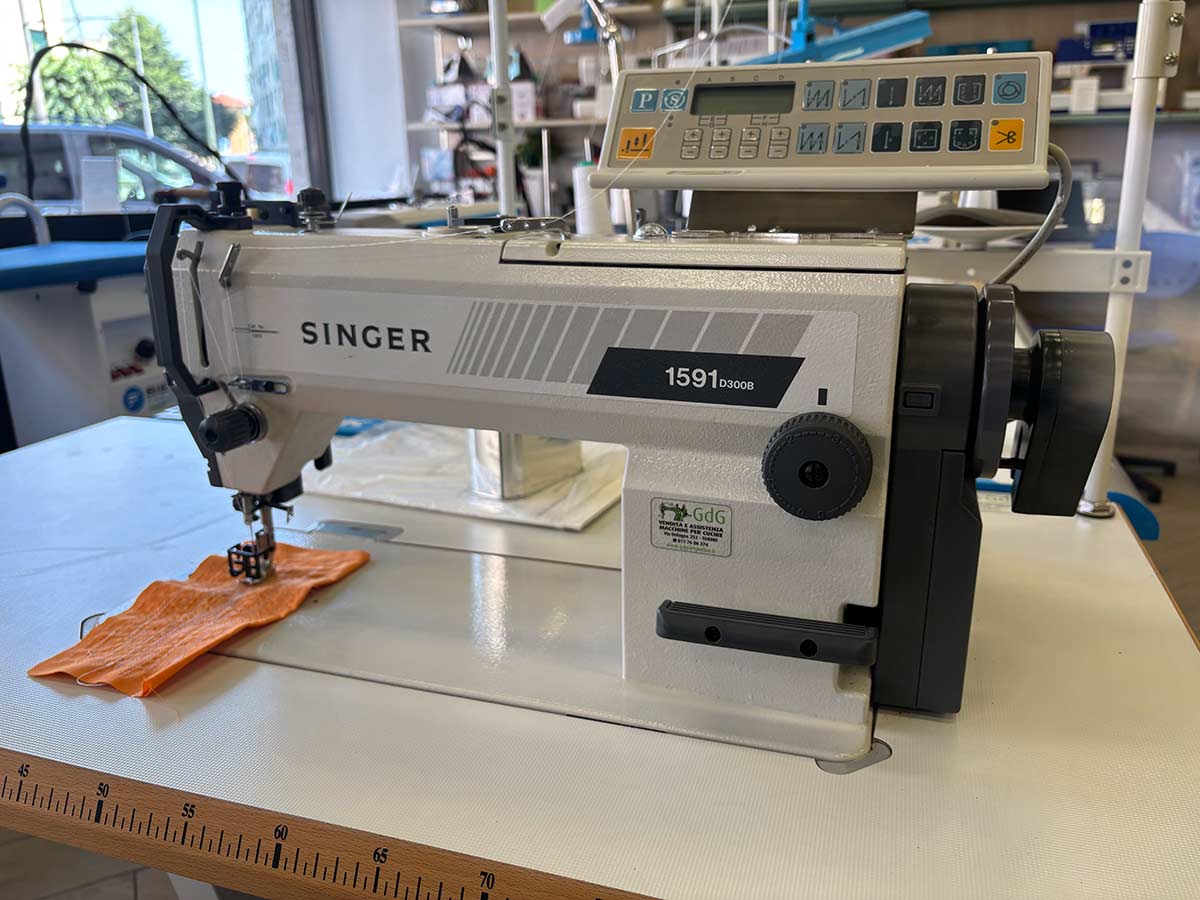Singer 1591 | Macchina lineare industriale a bagno d'olio con rasafilo automatico