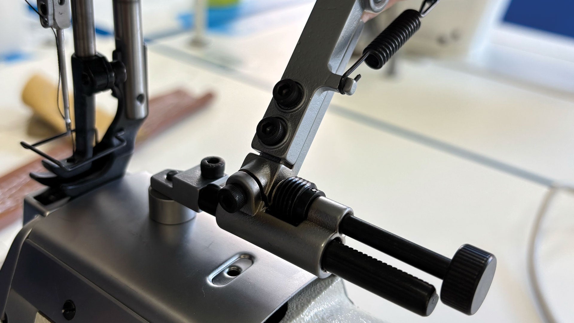 Pfaff 335-G-6/01 BLN | Triplice a braccio con 1 ago
