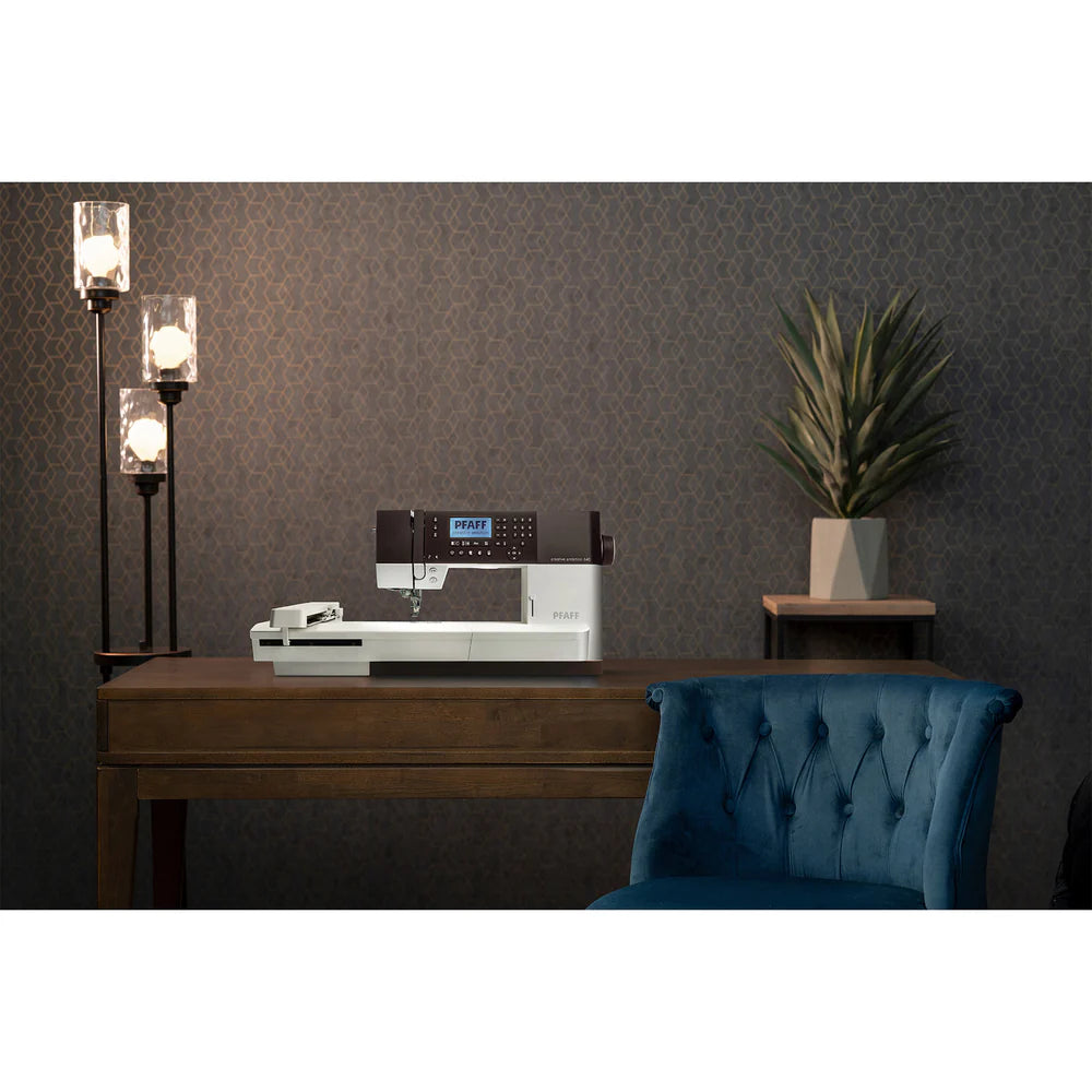 Pfaff Creative™ Ambition™ 640